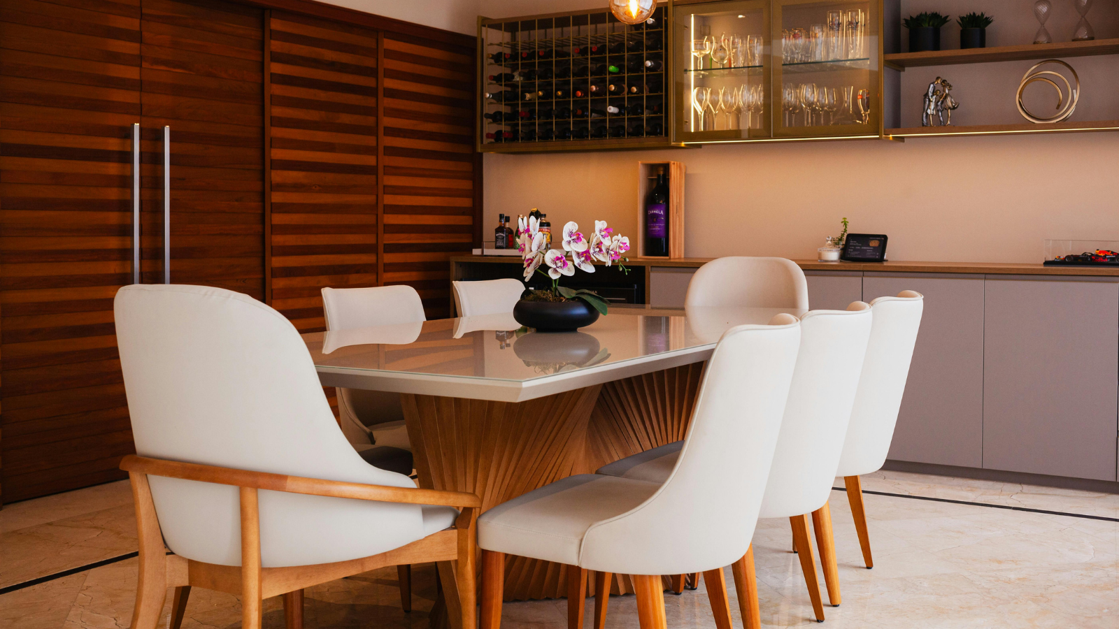 עיצוב קיר פינת אוכל