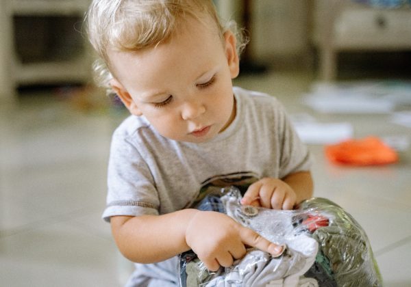 קניות חכמות גם לקטנטנים: איך לקנות בגדים לילדים בלי לקרוע את הכיס?